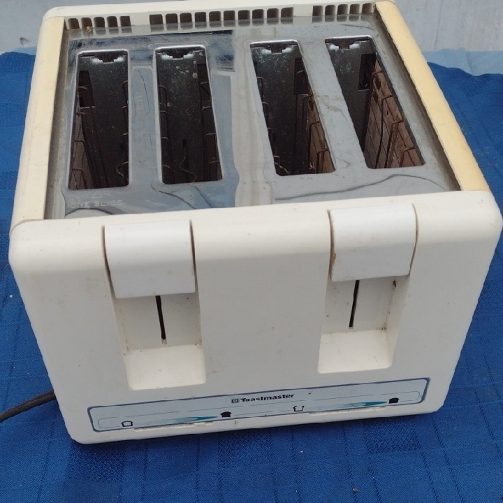Toastmaster 4-Slice Toaster - White